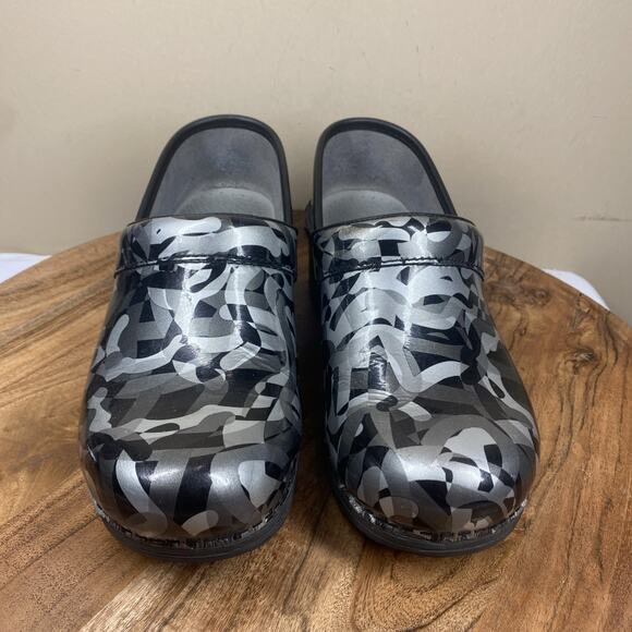 Dansko LT Pro Twisty Womens Black And Silver Size 36 6 Patent Leather Clogs - Picture 4 of 11